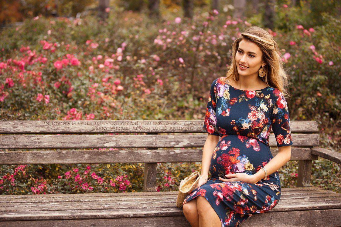 Anna graviditetskjole fra Tiffany Rose (midnight garden floral)#Tiffany RoseDressBuump