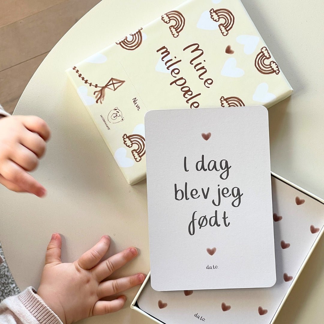 Milepælskort baby, WithWhite - Buump - Books - WITHWHITE