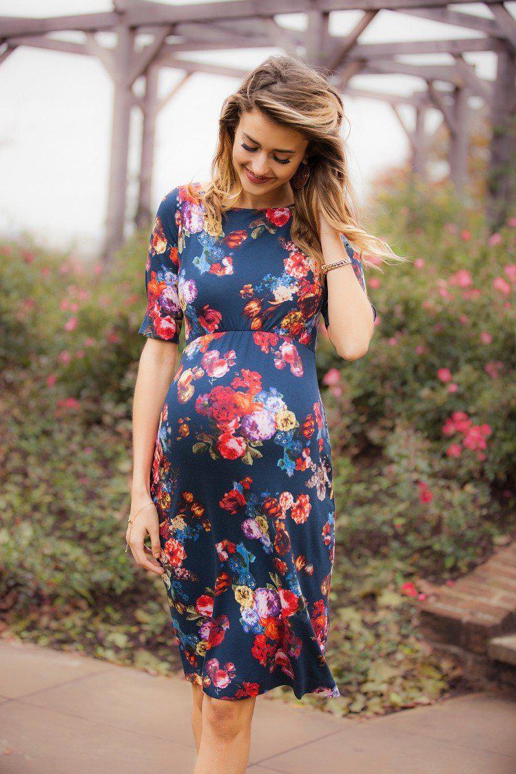Anna graviditetskjole fra Tiffany Rose (midnight garden floral)#Tiffany RoseDressBuump